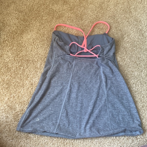2 amazing lulu lemon tank tops with built in pads - Picture 2 of 3